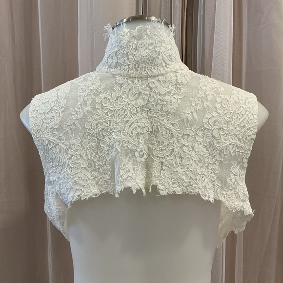 Accessories - Elegant White Lace Bolero